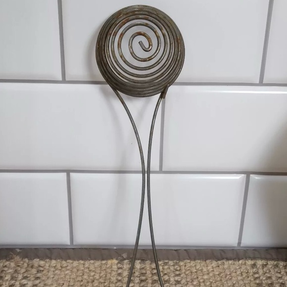 Vintage 1940's Coiled Wire Beehive Egg Separator & Whisk - Aged Metal Patina - Picture 4 of 6